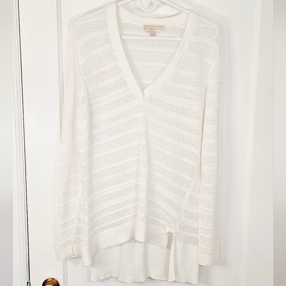 White Crochet V-Neck Sweater - Picture 7 of 7